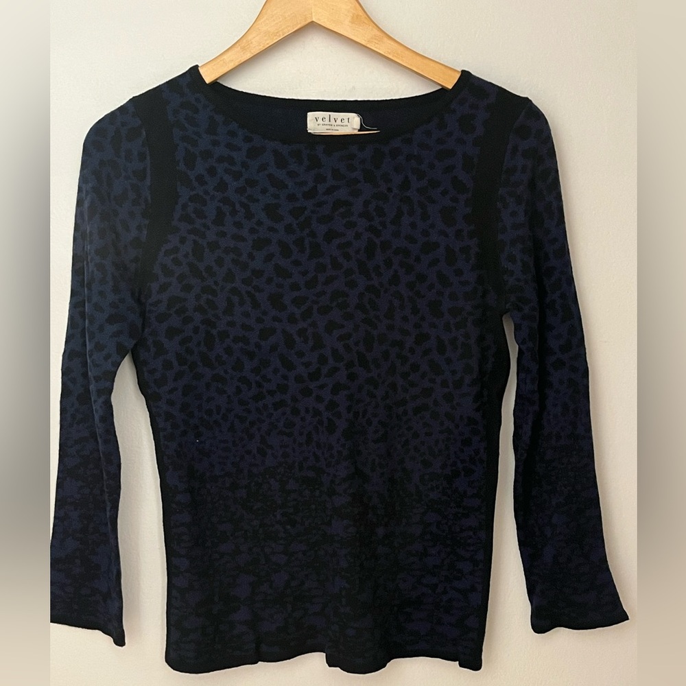 Velvet by Graham & Spencer Navy and Black Print Sweater Size L